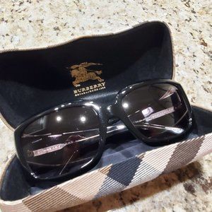 Burberry Oversized Sunglasses - Signature Plaid, Black Lens